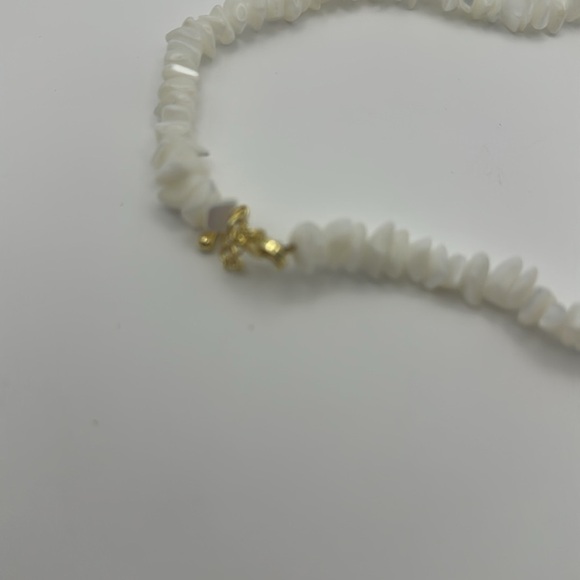 Natural white shell chip beads handmade necklace with gold hardware - Picture 4 of 5